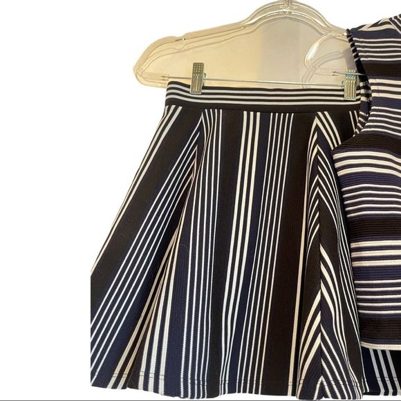 H&M 2 piece outfit. Shirt and skirt navy blue and white - Picture 15 of 16